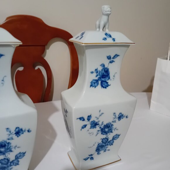 Chinese Blue and White Vista Alegre Portugal Urns - Picture 12 of 15